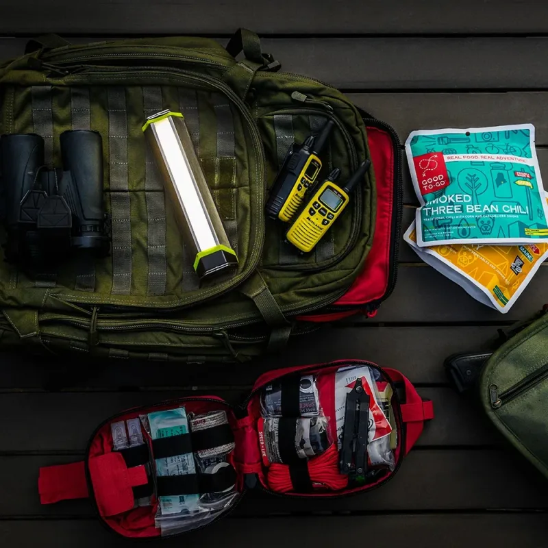 Nomad 10 solcellepanel + Torch 500 multifunksjonslampe