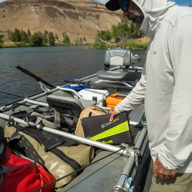 Yeti 300 og Nomad 50+ solcelleaggregat